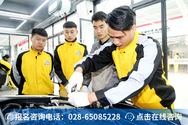 万通学子正在上实训课(2)